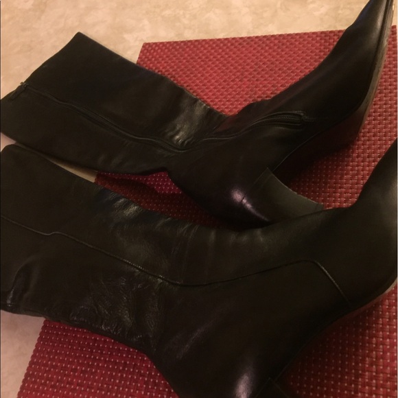 Ralph Lauren Black Leather Heeled Boots - Picture 2 of 4